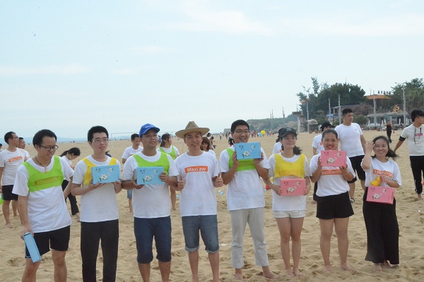 八月撕名牌大赛：沙滩音乐美食趴