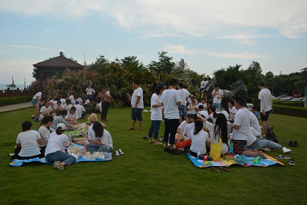 八月撕名牌大赛：沙滩音乐美食趴