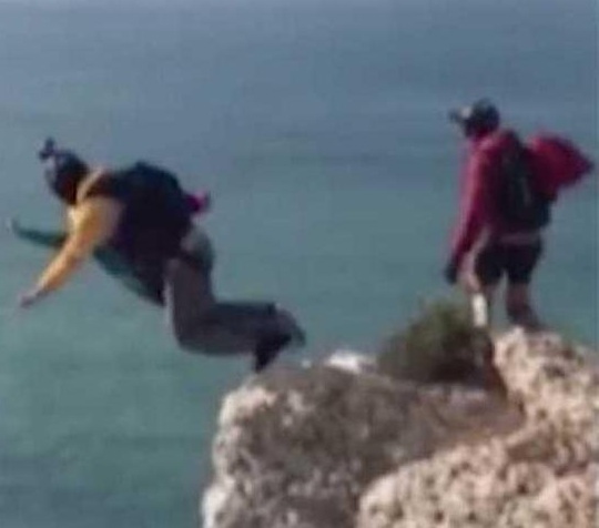 男子悬崖跳伞身亡 跳伞身亡保险赔偿吗