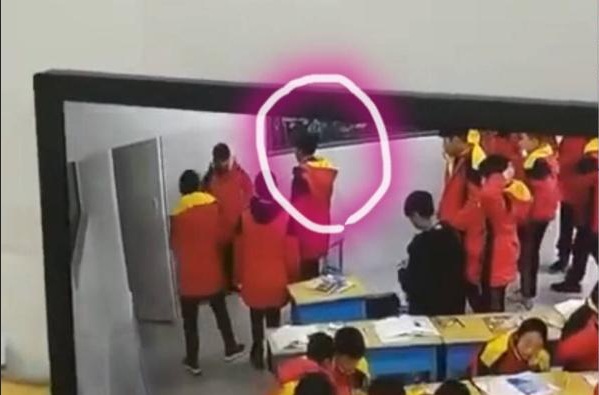 殴打同学时猝死 重疾突发还是他杀?学校赔偿吗?