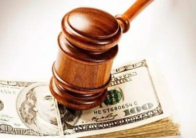 拦路扇老师耳光原因是什么?构成侮辱罪?保险理赔吗?